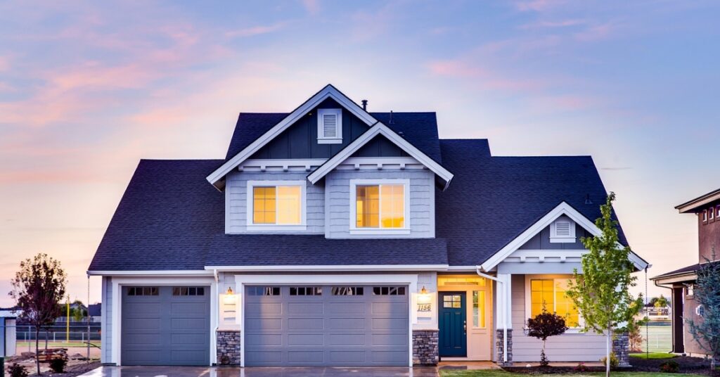 A cozy house featuring a garage and a spacious driveway, perfect for parking and outdoor activities